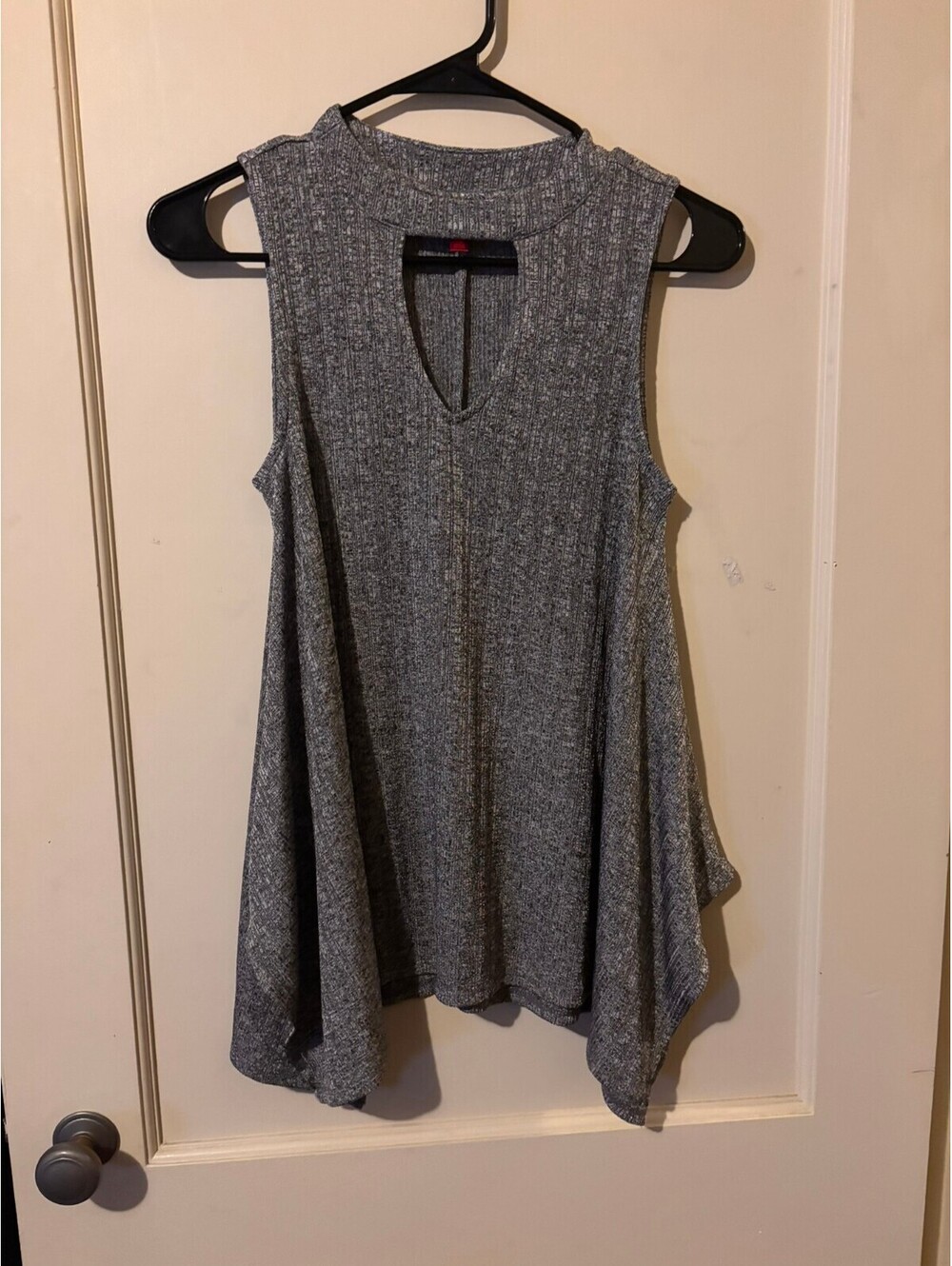 Jennifer Lopez gray sleeveless knit top XS
